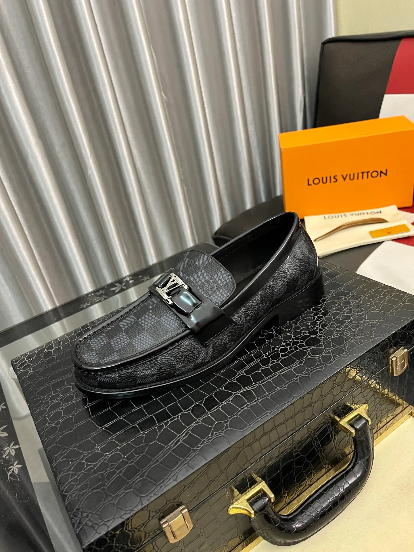 Men's Men's Shoes Men's Men's Shoes 💰520⌚️⌚️[LV] The most popular classic Louis Vuitton leather shoes. Synchronized with the official website, the upper adopts Italian imported upper embossing➕comfortable cowhide lining, fashionable atmosphere, unique brand and unique craftsmanship. Highlighting the hot style of the new year. Stop hesitating, stop wandering, get it now. Code number: 38--44. 3️⃣colors available